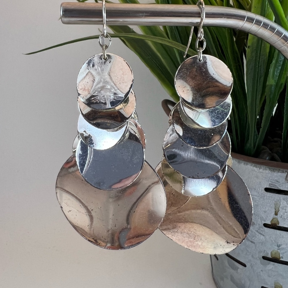 Silver color dangle fashion earrings